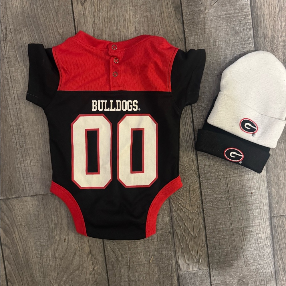 Georgia Bulldogs Infant Bodysuit with Beanie Set - Black & Red - Picture 2 of 2